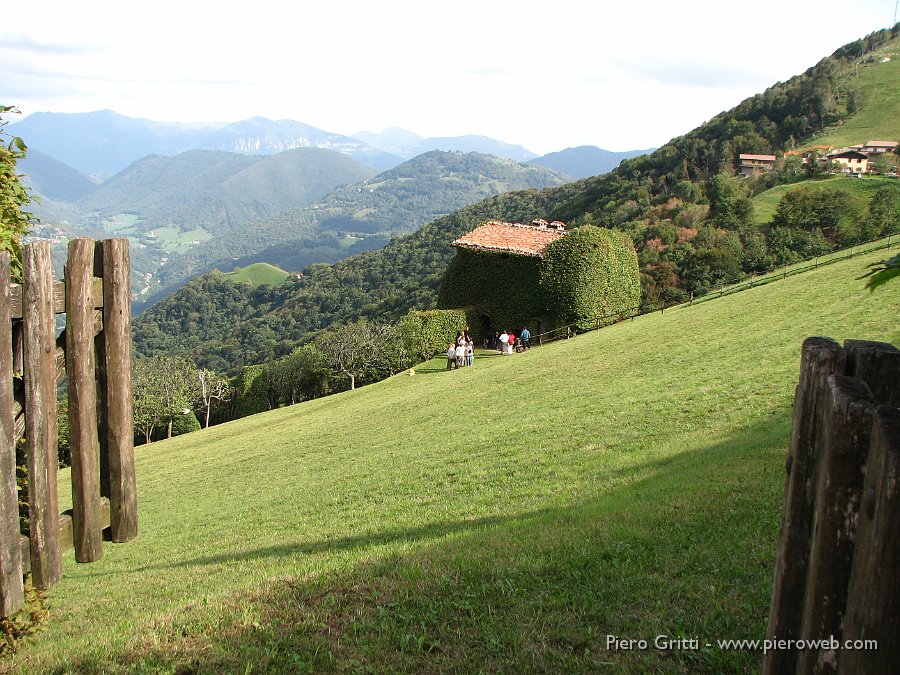 RoccoloAvesaGanda 009.jpg - Ingresso di servizio laterale